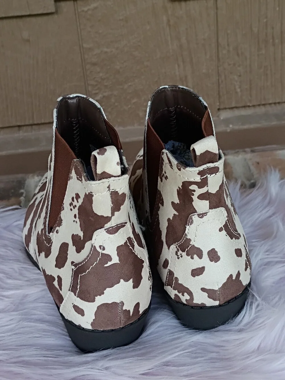 NWOT Arizona Jean Company Memory Foam Cow Print Brown Cream Booties Ankle Boots